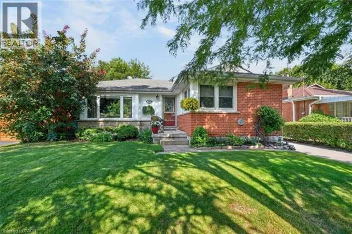 465 SPRINGBANK Crescent, Burlington