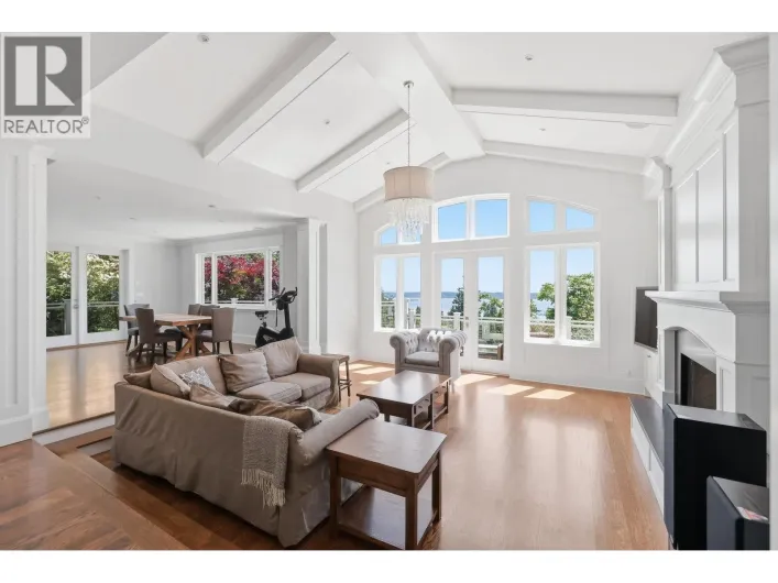4659 WOODGREEN DRIVE, West Vancouver