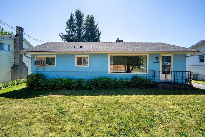 46688 PORTAGE AVENUE|Chilliwack Proper East, Chilliwack
