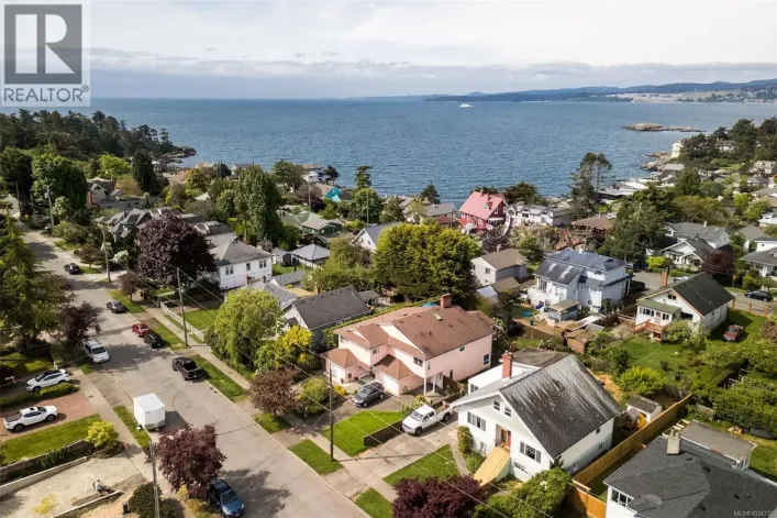 468 Admirals Rd, Esquimalt