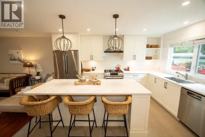 4689 HOSKINS ROAD, North Vancouver