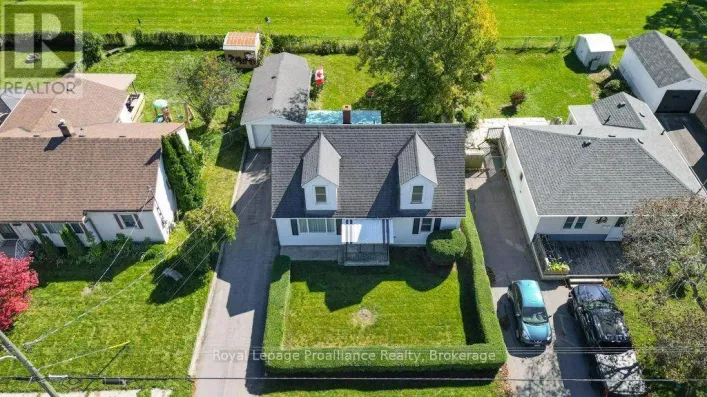47 BAY DRIVE, Belleville