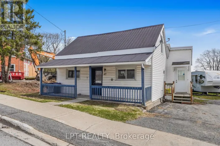 47 BERTHA STREET E, Champlain