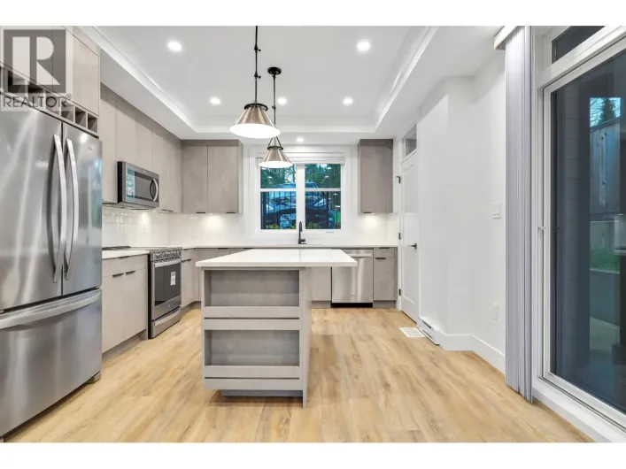 47 E EIGHTH AVENUE, New Westminster