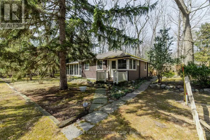 House for sale: 47 HEAMAN CRESCENT, Lambton Shores
