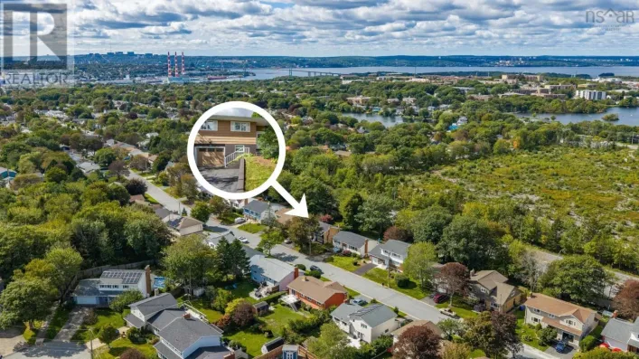 House for sale: 47 Kingston Crescent, Dartmouth