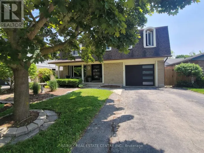 47 MANOR DRIVE, Kitchener
