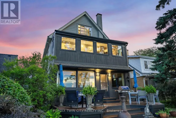 47 MOUNTAIN PARK AVENUE, Hamilton