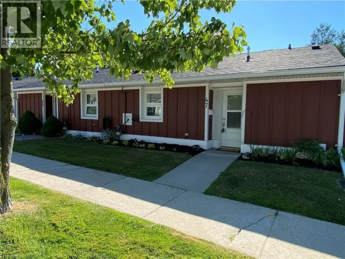 47 SZOLLOSY Circle, Hamilton