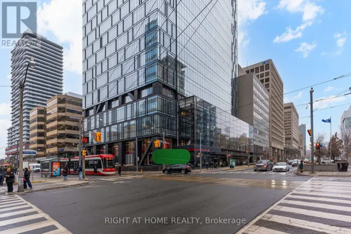 4702 - 488 UNIVERSITY AVENUE, Toronto