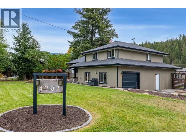 4702 SPRUCE Crescent, Barriere