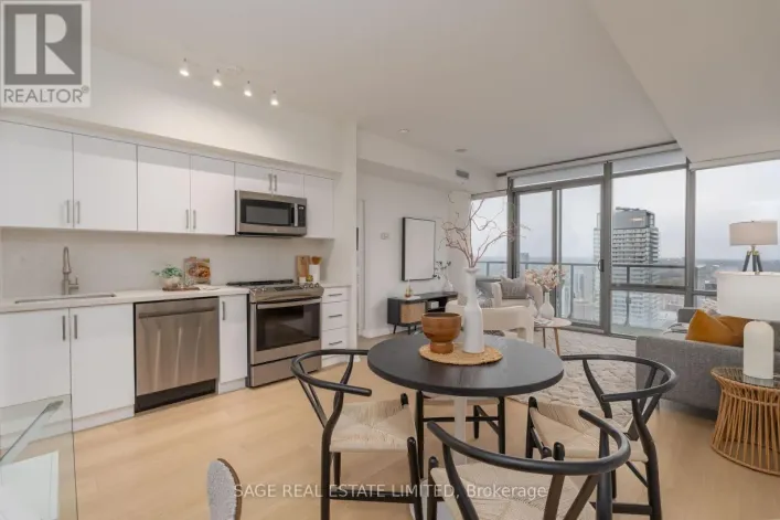 4706 - 832 BAY STREET, Toronto