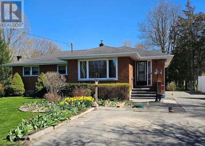 471 COUNTY ROAD 3 ROAD, Prince Edward County