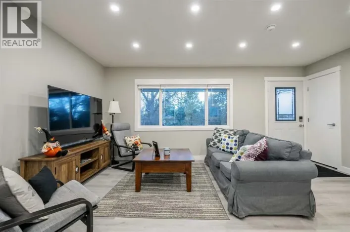 471 Northmount Drive NW, Calgary