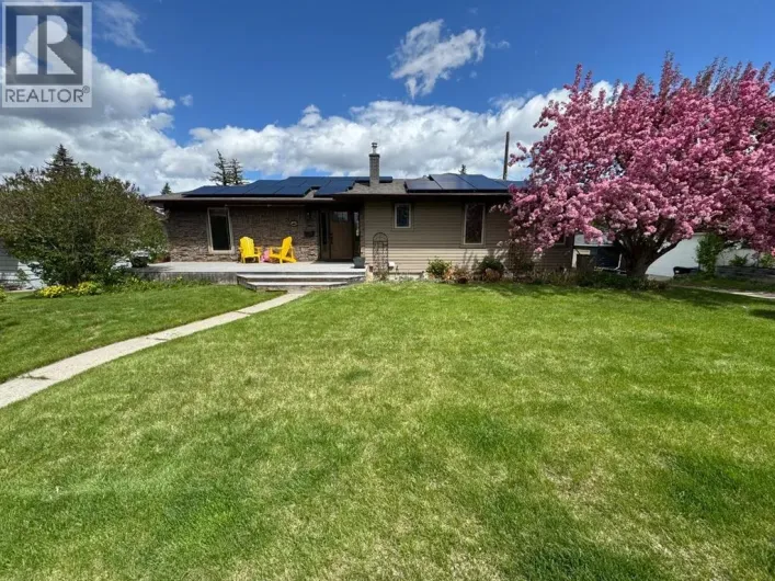 4712 Grove Hill Road SW, Calgary