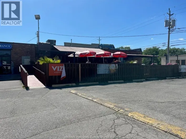 4715 TECUMSEH ROAD, Windsor