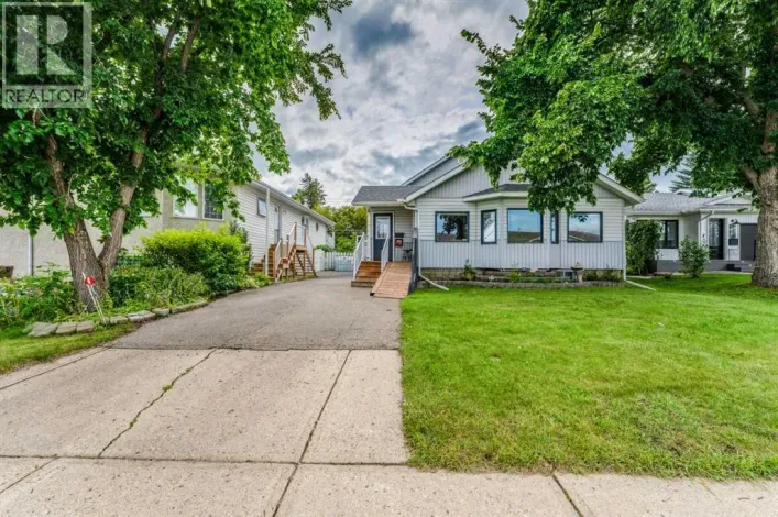 4729 49A Avenue, Lacombe
