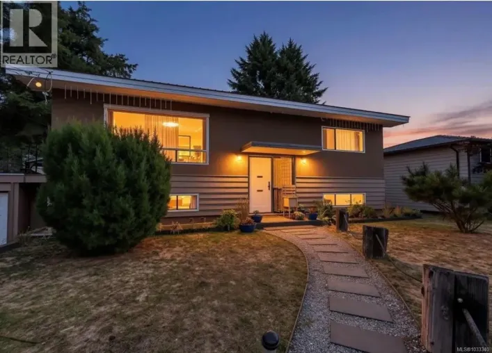 House for sale: 4732 Oakridge Dr, Courtenay