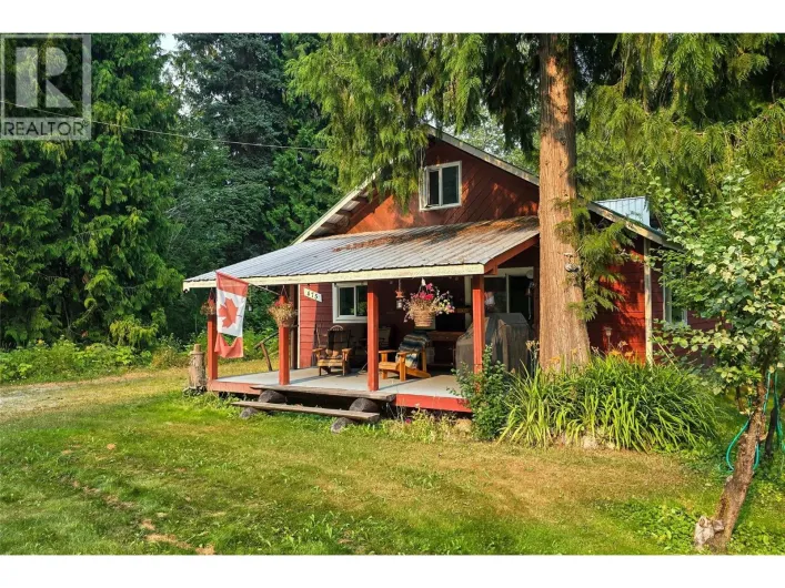 House for sale: 475 Westside Road, Trout Lake