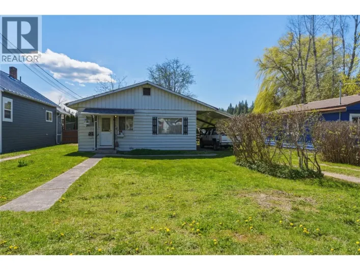 4760 Canoe Beach Drive Drive NE, Salmon Arm