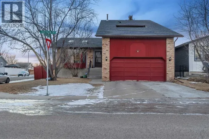 48 Castleglen Court NE, Calgary