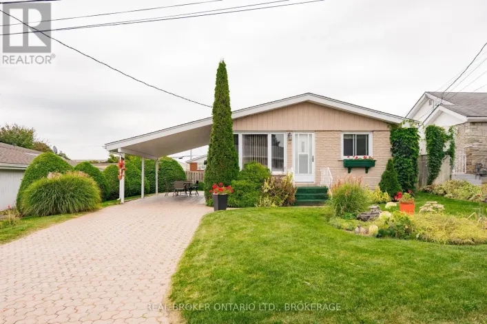 48 CLEMENT STREET, North Glengarry