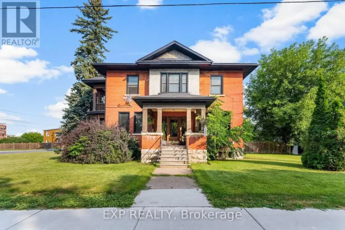 48 HALL AVENUE E, Renfrew