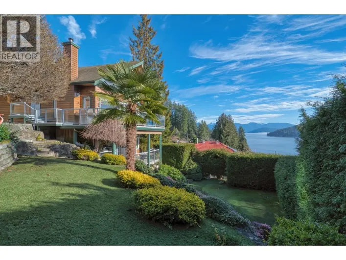 481 CENTRAL AVENUE, Gibsons