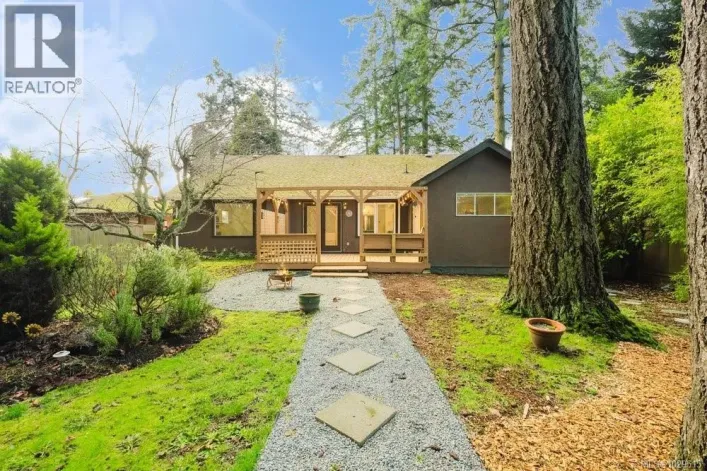 4815 Cordova Bay Rd, Saanich