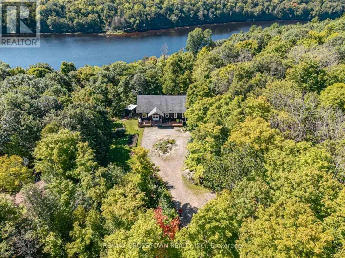 House for sale: 482 EAST POVERTY BAY ROAD, Magnetawan
