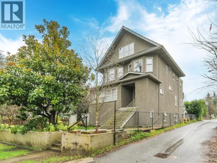 482 W 17TH AVENUE, Vancouver