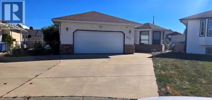 4821 47 StreetClose, Innisfail