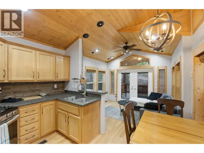 4835 Paradise Valley Drive Unit# 40, Peachland