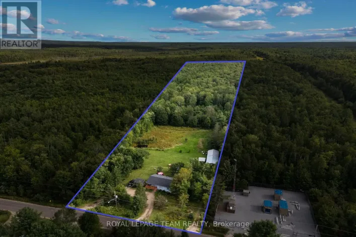 484 WYLIE ROAD, Laurentian Hills