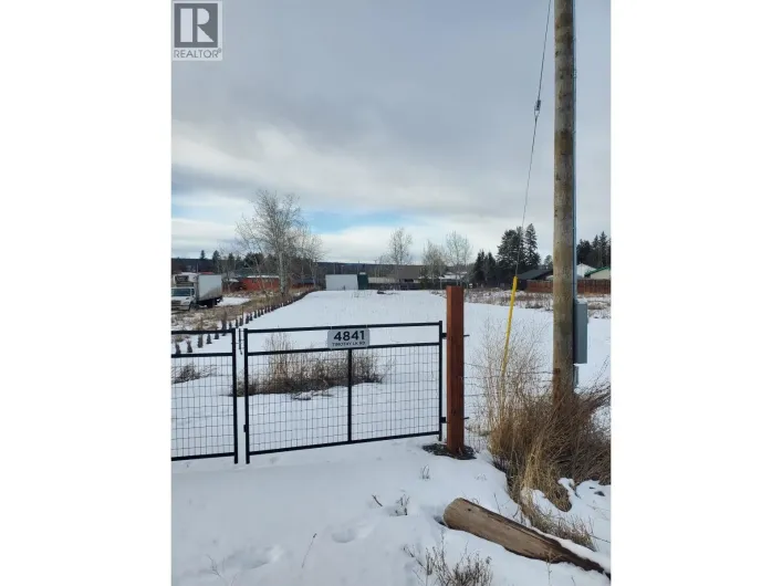 4841 TIMOTHY LAKE ROAD, Lac La Hache