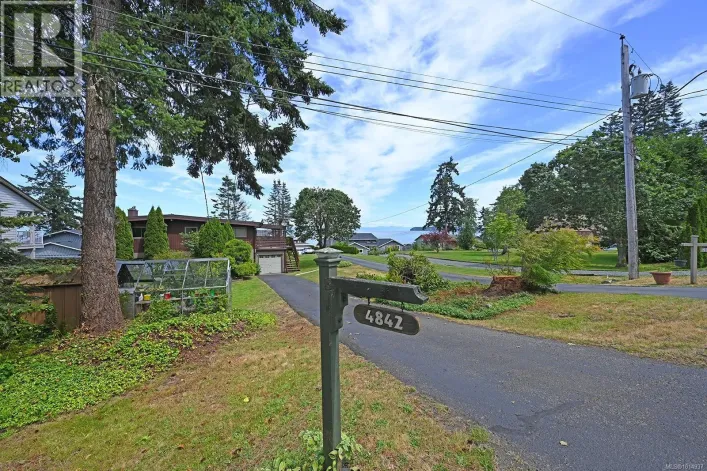 4842 Kilmarnock Dr, Courtenay