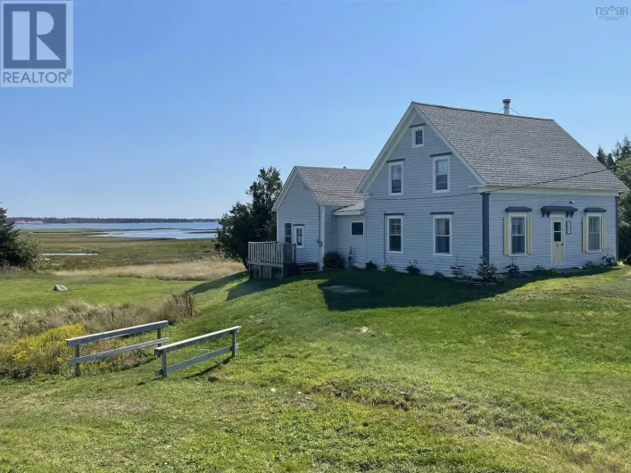 House for sale: 4847 Shore Road, North East Harbour