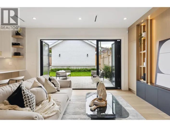 4868 DUMFRIES STREET, Vancouver