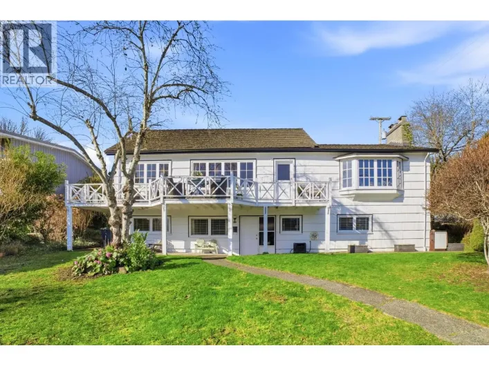 487 ROSLYN BOULEVARD, North Vancouver