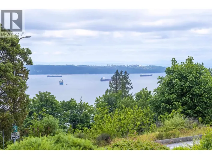 49 2202 FOLKESTONE WAY, West Vancouver