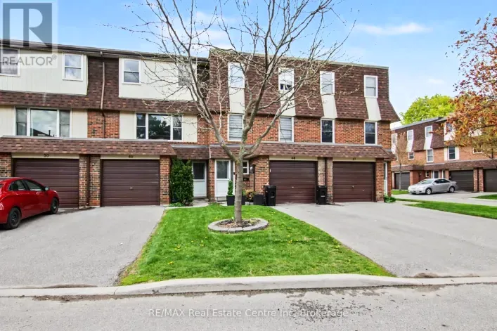 Row / Townhouse for sale: 49 - 371 BRONTE STREET S, Milton