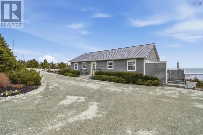 49 Kaakwogook Way, Clam Bay