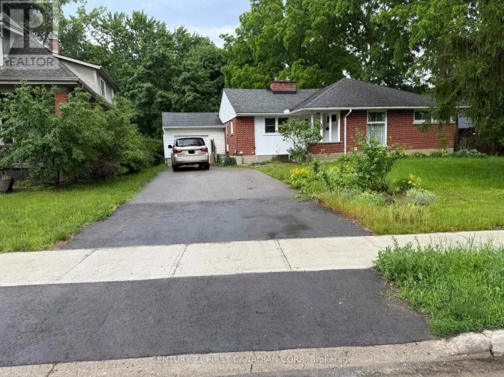 49 WOODWARD AVENUE, London North