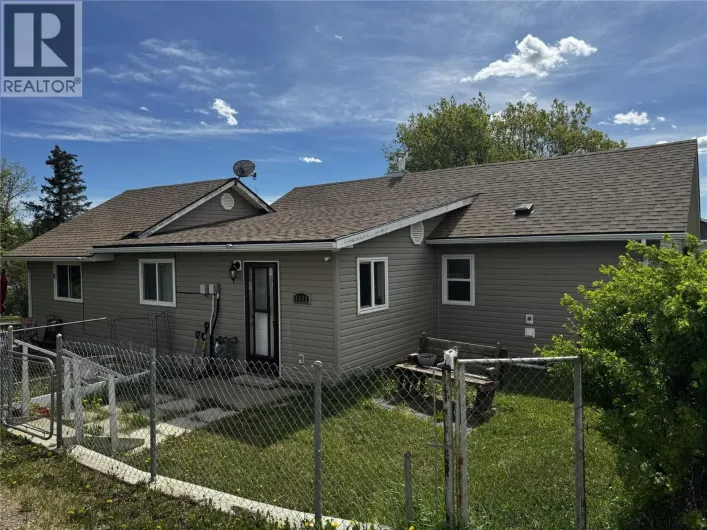 4900 50 Avenue, Pouce Coupe
