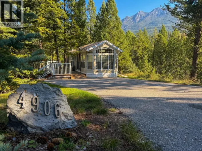 4906 LYNX Drive, Radium Hot Springs