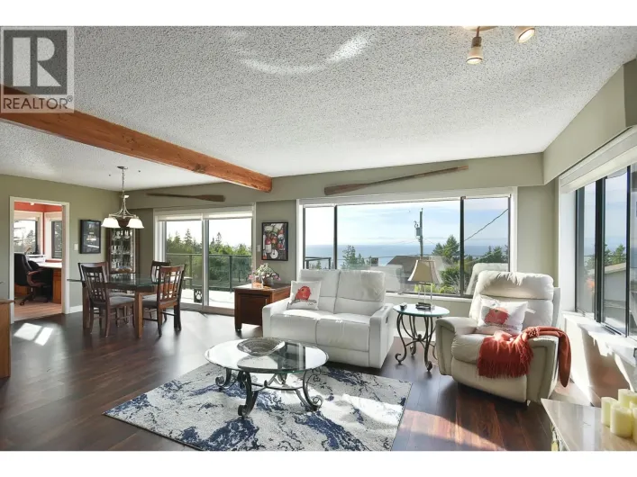 4926 LAUREL AVENUE, Sechelt