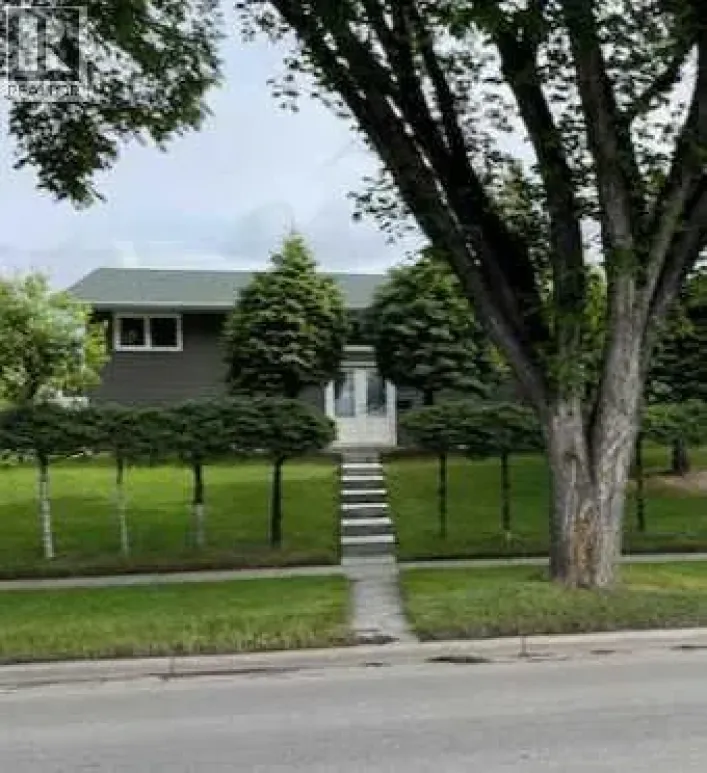4928 40 Avenue NW, Calgary