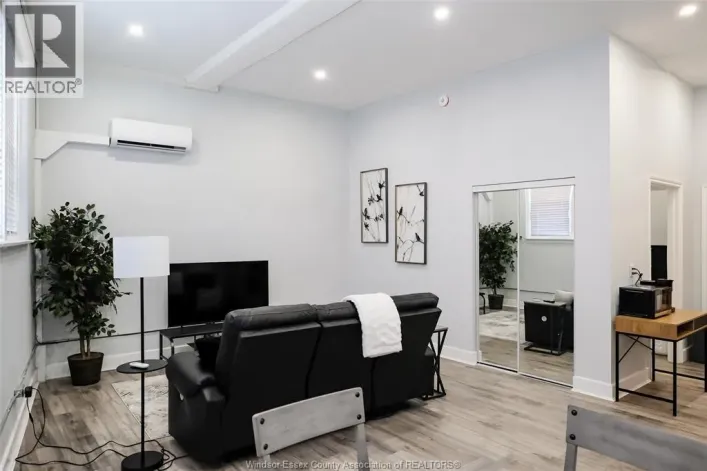 493 UNIVERSITY AVENUE West Unit# 1, Windsor