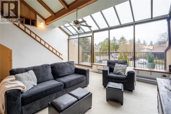 493D 4678 Elk Lake Dr, Saanich