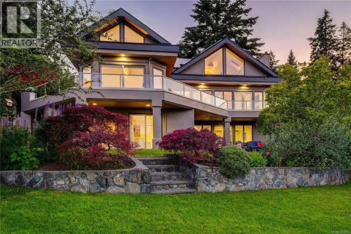 4961 Lochside Dr, Saanich